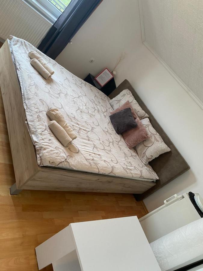 Apartmani Petra Novi Sad Exteriör bild