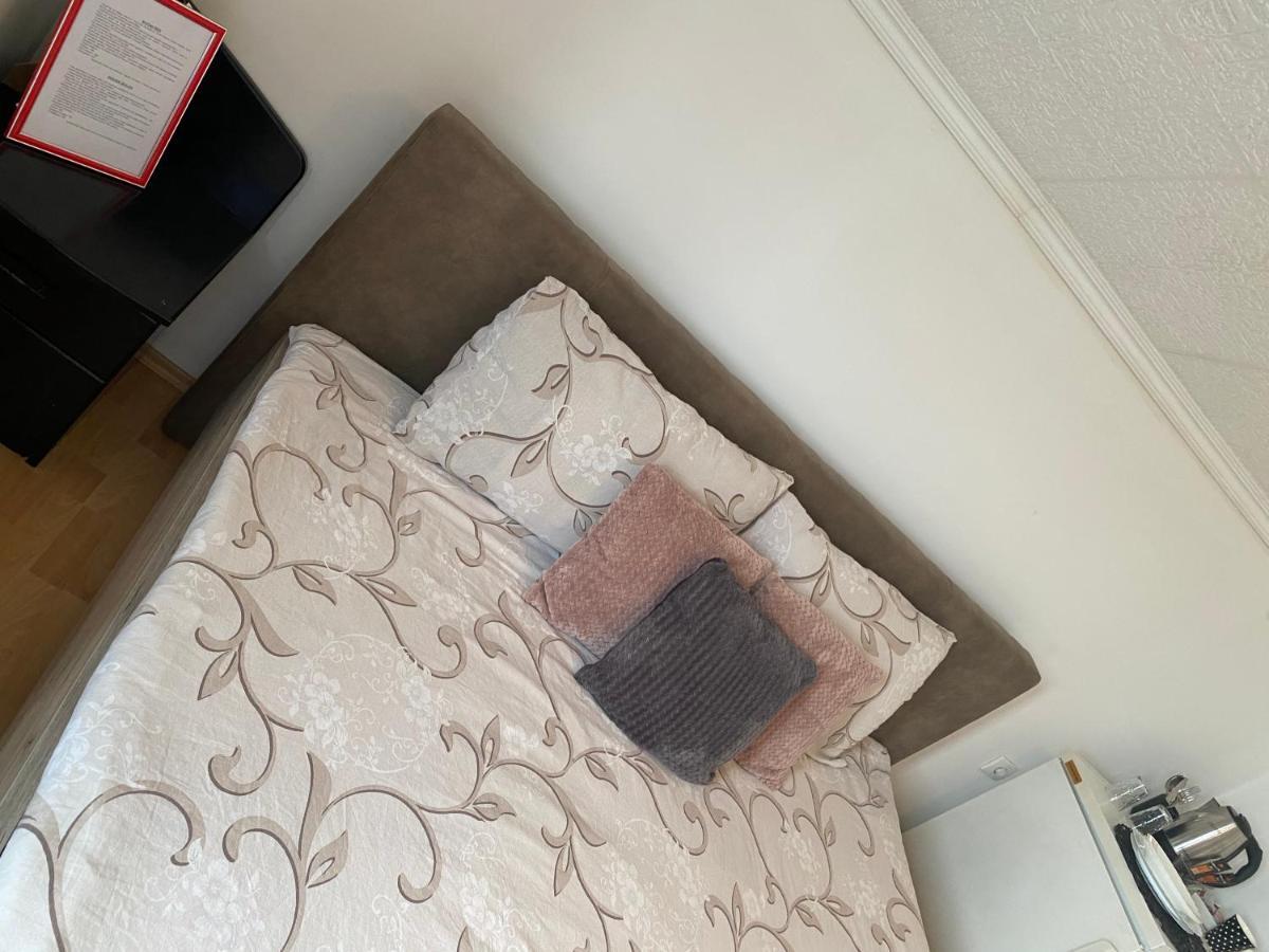 Apartmani Petra Novi Sad Exteriör bild